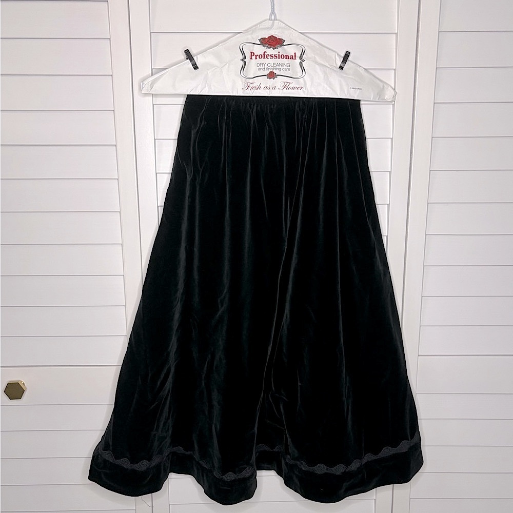 The villager vintage velvet Skirt